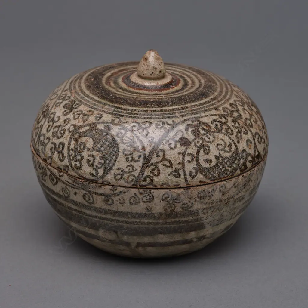 A Sawankhalok stoneware covered box, Image 1++